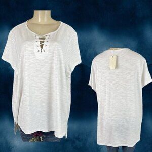 Retrology Plus 2X Bleached Heather White Lace-Up Neck Step-Hem Short Sleeve Top
